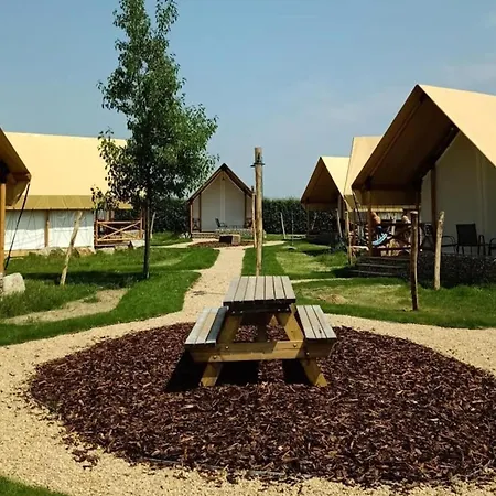 Safari Tent With Bathroom, 9 Km From Maastricht Luxury tent Berg en Terblijt
